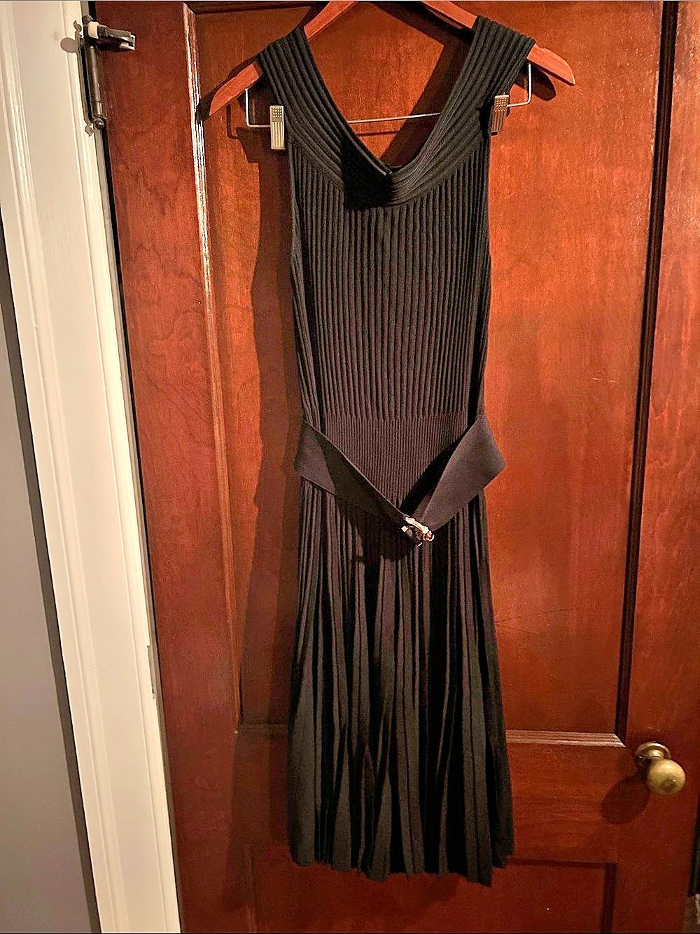 Gucci Pleated Belted Midi Dress in Black Size Medium